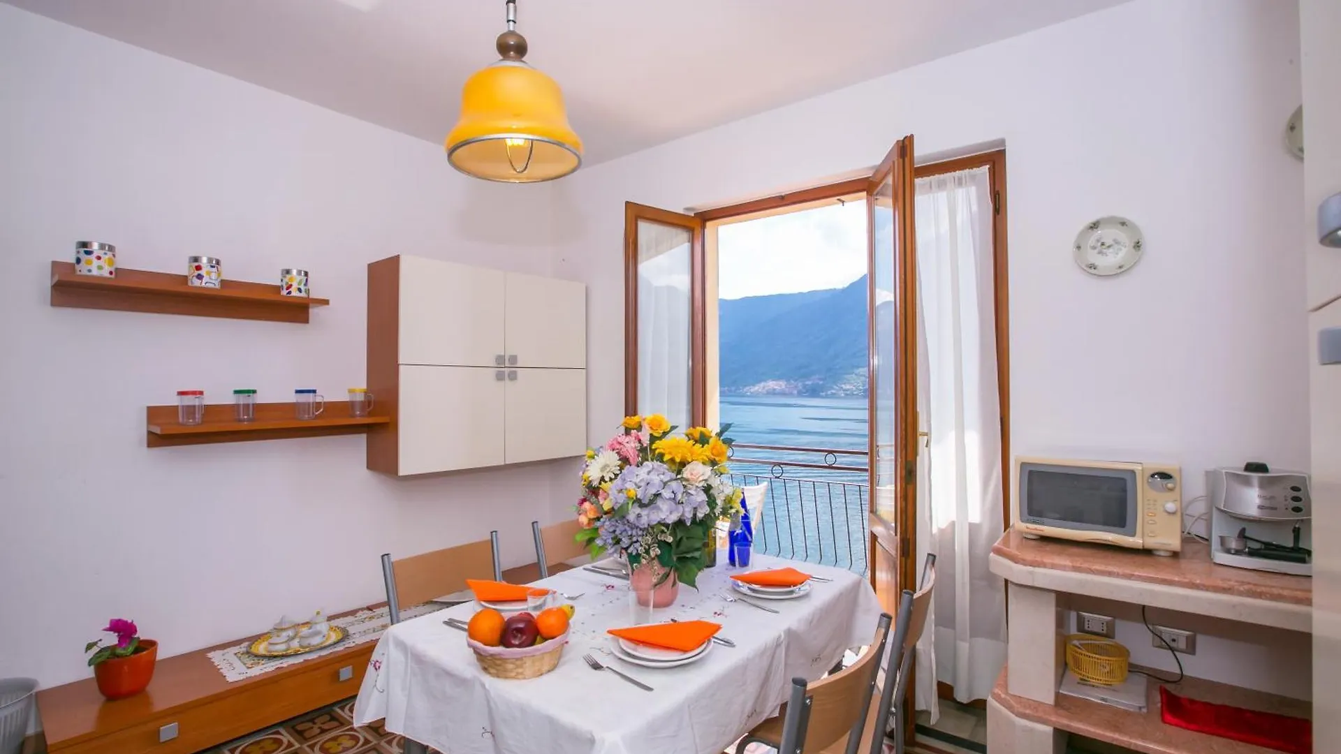 Bella Lake View Colonno 0*,  Italy